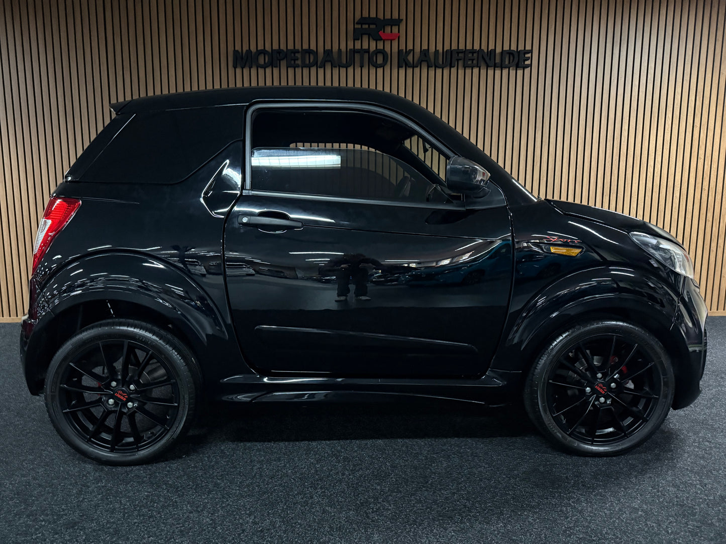 Ligier JS50 Sport 2024 Black on Black | Servolenkung | DAB + / Apple Carplay |  8 PS leiser DCI Motor | 45 km/h | Rückfahrkamera | Innerhalb 250 KM Kostenlose Lieferung | Mopedauto | Leichtmobile