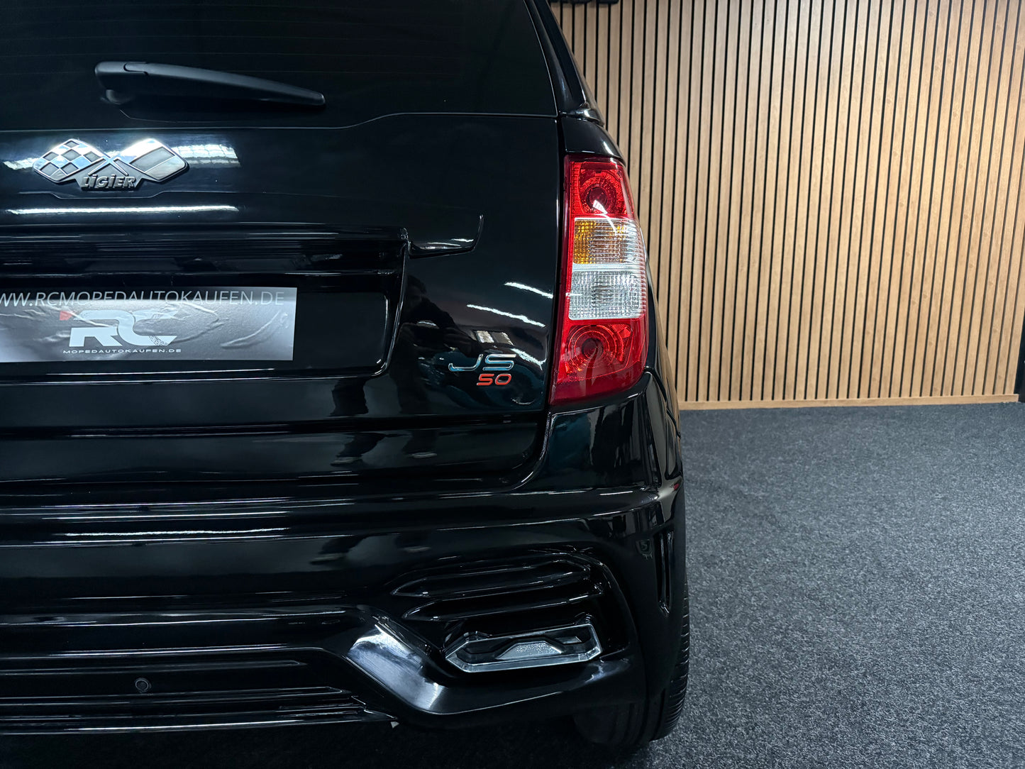 Ligier JS50 Sport 2024 Black on Black | Servolenkung | DAB + / Apple Carplay |  8 PS leiser DCI Motor | 45 km/h | Rückfahrkamera | Innerhalb 250 KM Kostenlose Lieferung | Mopedauto | Leichtmobile