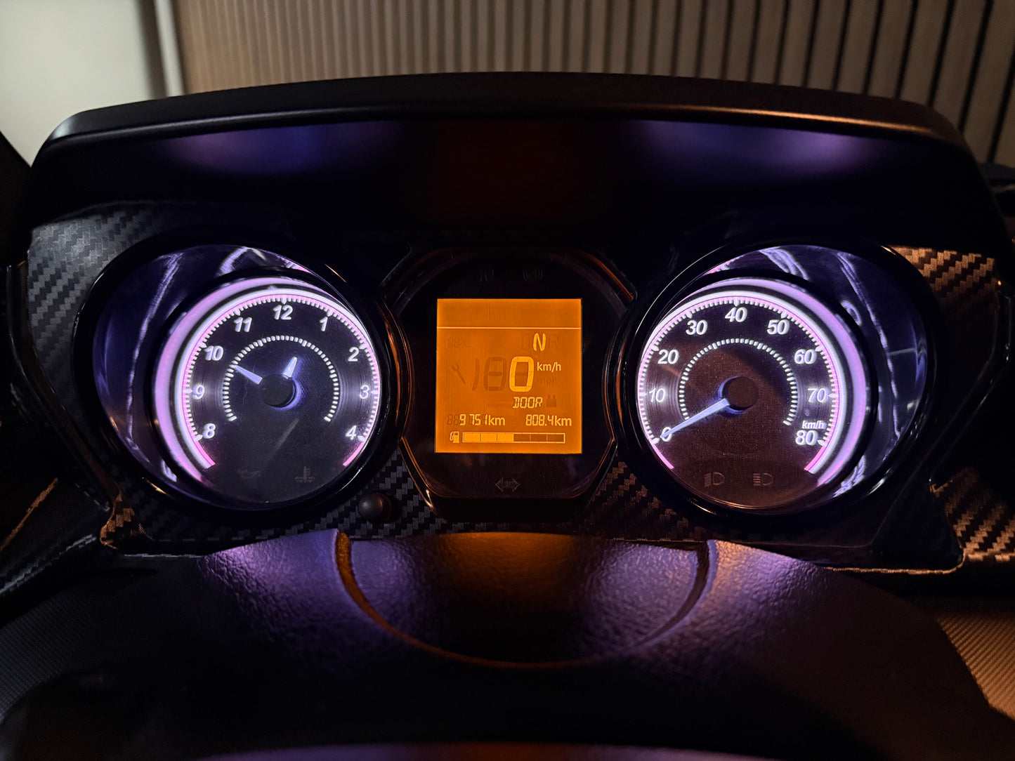 Ligier JS50 Sport 2024 Black on Black | Servolenkung | DAB + / Apple Carplay |  8 PS leiser DCI Motor | 45 km/h | Rückfahrkamera | Innerhalb 250 KM Kostenlose Lieferung | Mopedauto | Leichtmobile