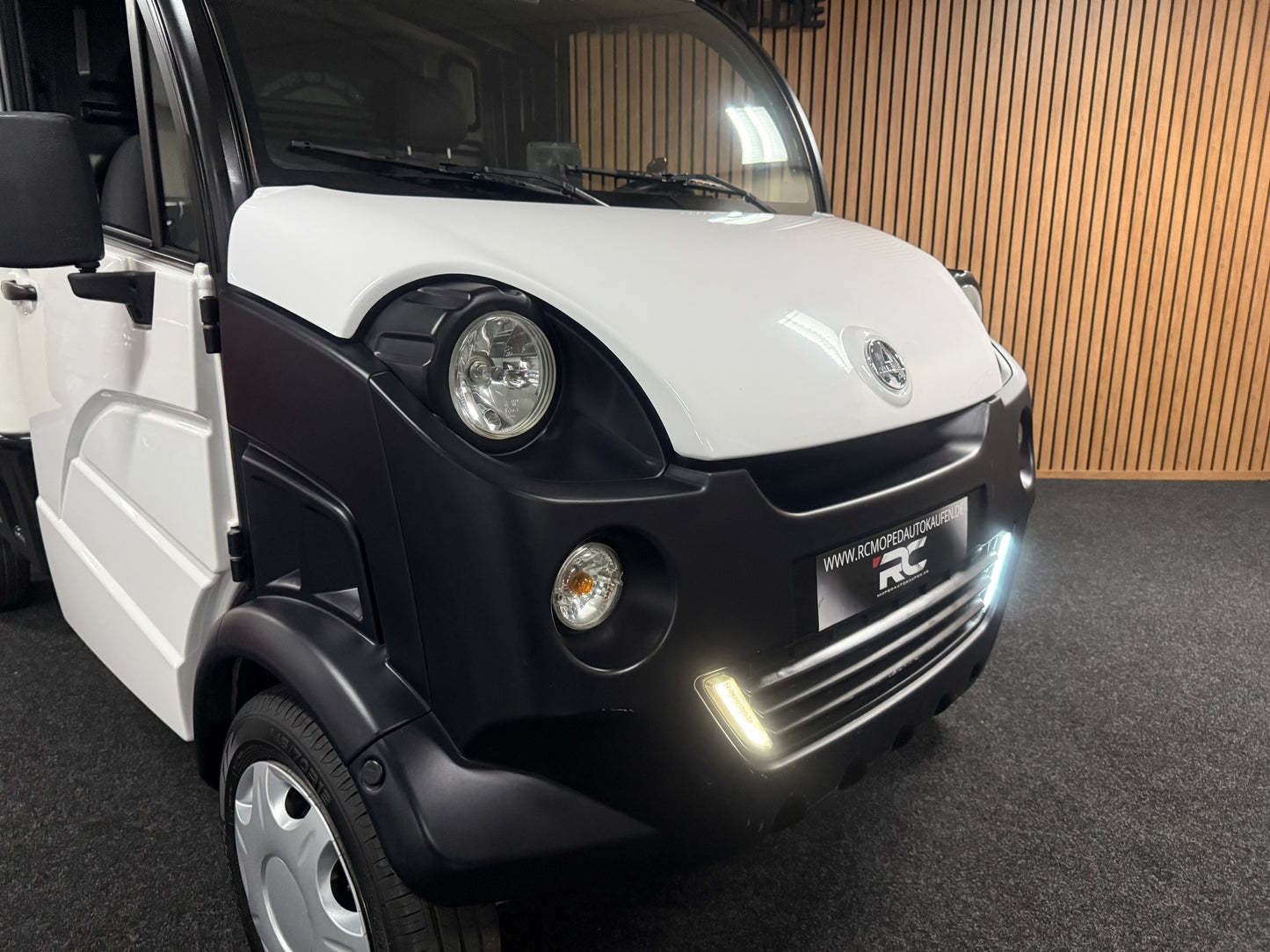 Aixam D-Truck Kastenwagen | 8 PS Motor | 45 km/h | Rückfahrkamera | Innerhalb 250 KM Kostenlose Lieferung | Mopedauto | Leichtmobile