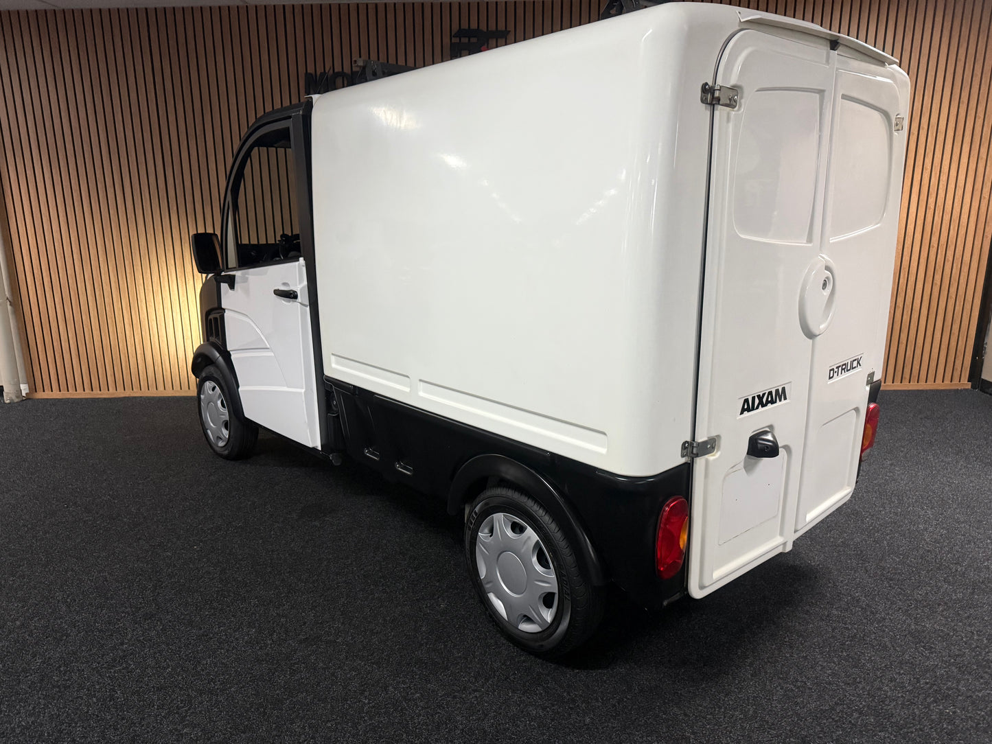 Aixam D-Truck Kastenwagen | 8 PS Motor | 45 km/h | Rückfahrkamera | Innerhalb 250 KM Kostenlose Lieferung | Mopedauto | Leichtmobile