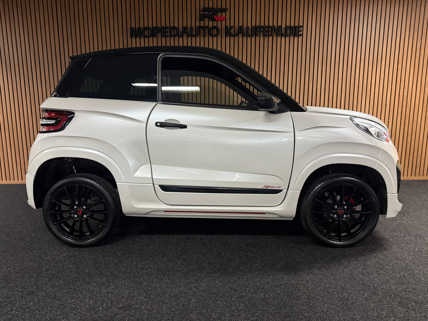 Ligier JS60 Sport Ultimate | Servolenkung | 8 PS leiser DCI Motor | 45 km/h | Rückfahrkamera | Innerhalb 250 KM Kostenlose Lieferung | Mopedauto | Leichtmobile