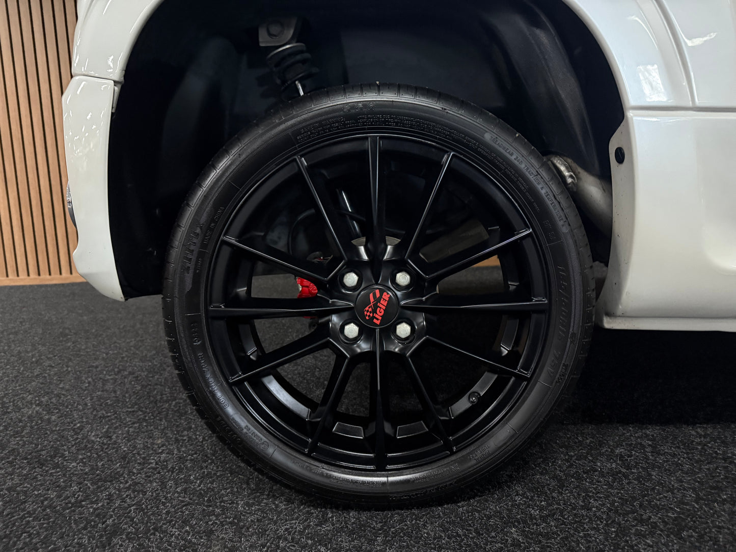 Ligier JS60 Sport Ultimate | Servolenkung | 8 PS leiser DCI Motor | 45 km/h | Rückfahrkamera | Innerhalb 250 KM Kostenlose Lieferung | Mopedauto | Leichtmobile