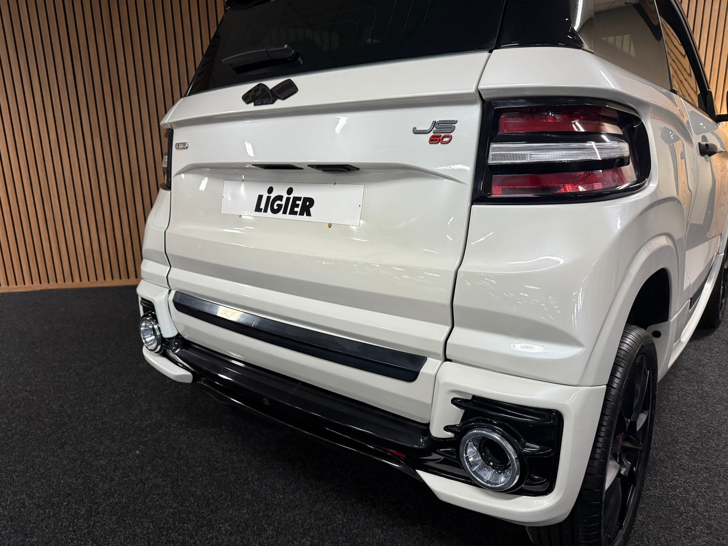 Ligier JS60 Sport Ultimate | Servolenkung | 8 PS leiser DCI Motor | 45 km/h | Rückfahrkamera | Innerhalb 250 KM Kostenlose Lieferung | Mopedauto | Leichtmobile