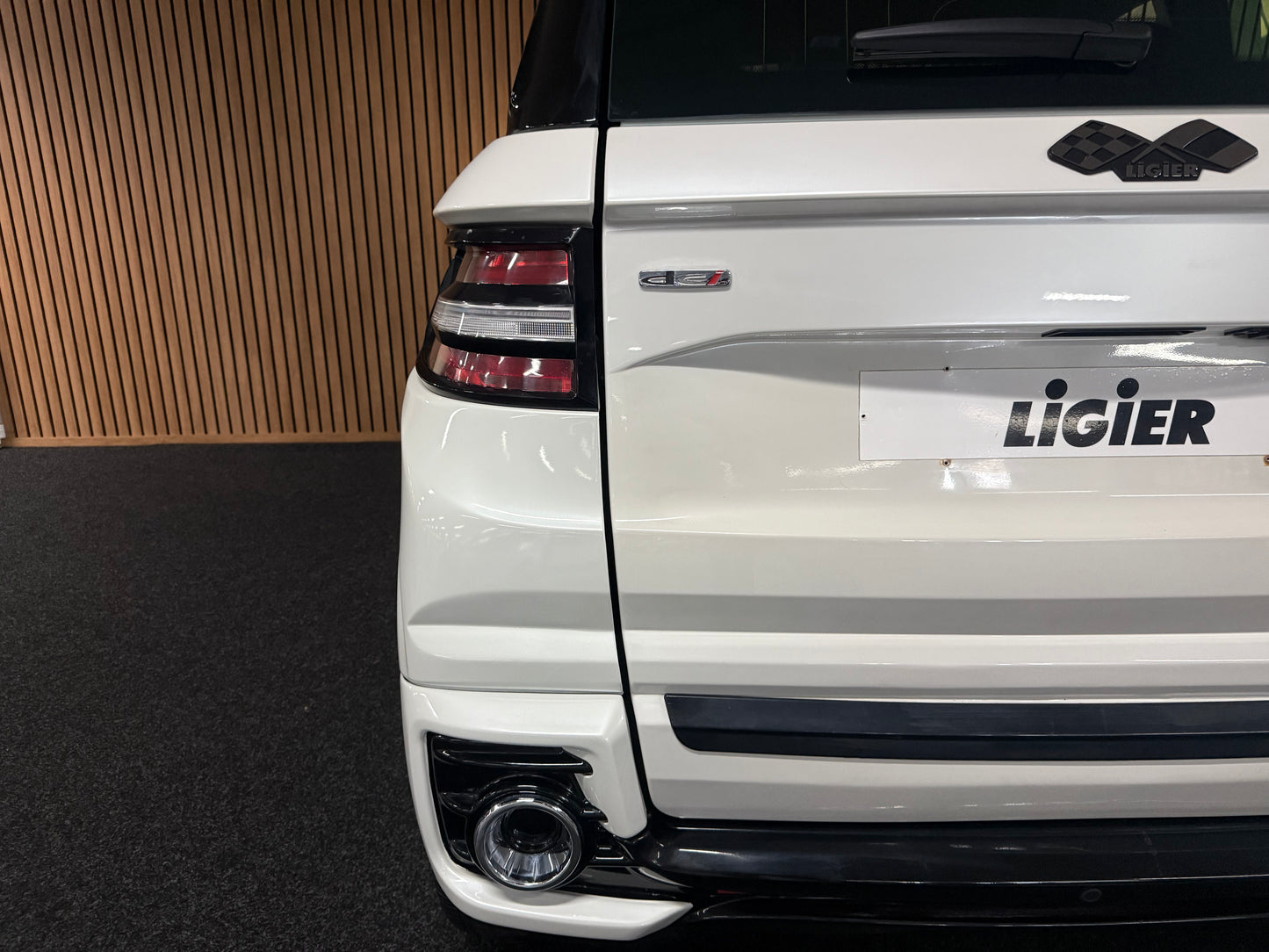 Ligier JS60 Sport Ultimate | Servolenkung | 8 PS leiser DCI Motor | 45 km/h | Rückfahrkamera | Innerhalb 250 KM Kostenlose Lieferung | Mopedauto | Leichtmobile