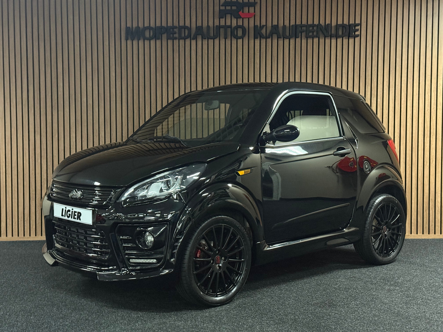 Ligier JS50 Sport Ultimate | Servolenkung | Black on Black Edition | 8 PS leiser DCI Motor | 45 km/h | Rückfahrkamera | Innerhalb 250 KM Kostenlose Lieferung | Mopedauto | Leichtmobile