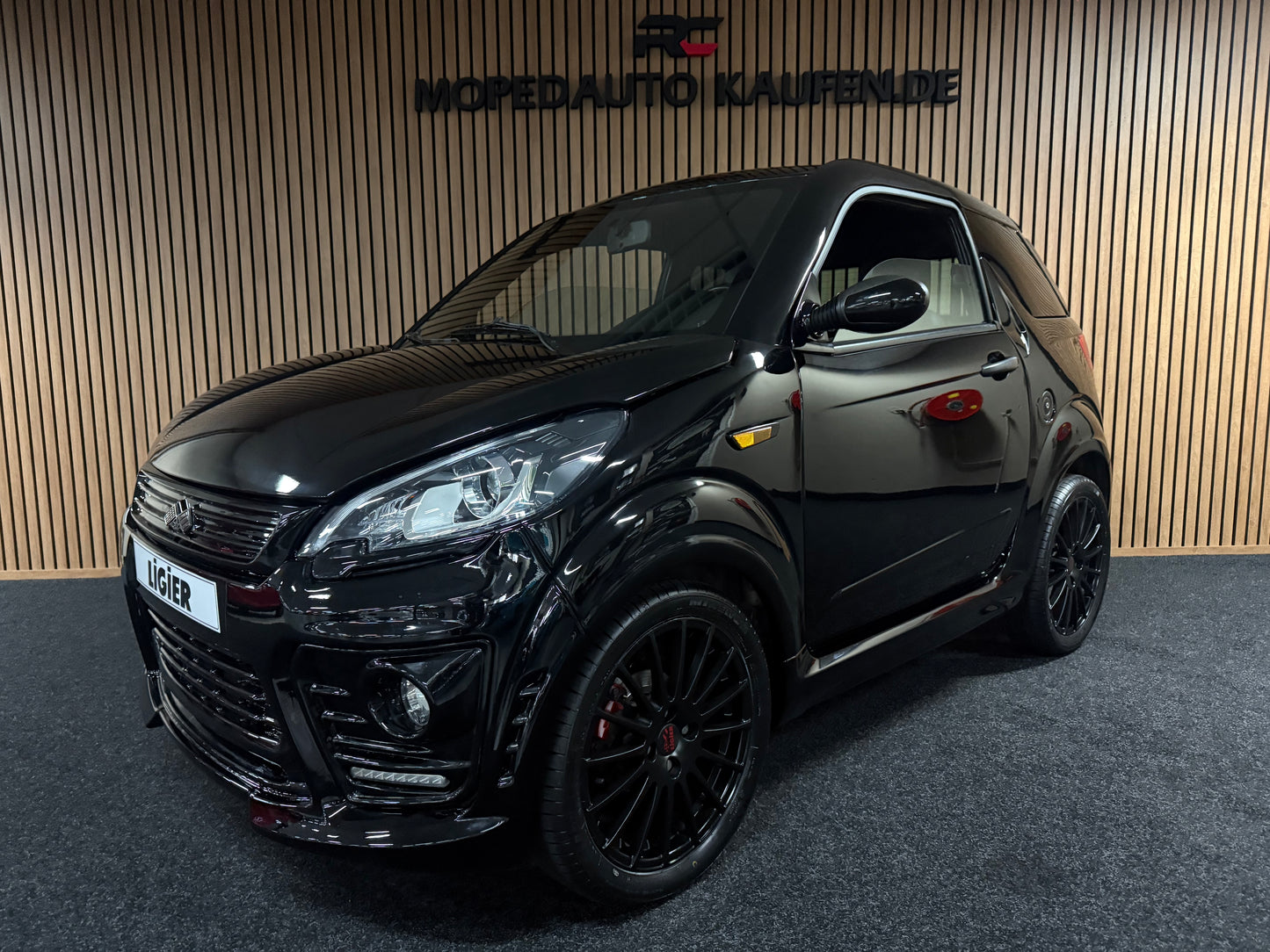 Ligier JS50 Sport Ultimate | Servolenkung | Black on Black Edition | 8 PS leiser DCI Motor | 45 km/h | Rückfahrkamera | Innerhalb 250 KM Kostenlose Lieferung | Mopedauto | Leichtmobile