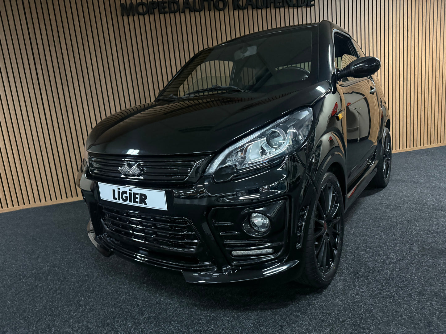 Ligier JS50 Sport Ultimate | Servolenkung | Black on Black Edition | 8 PS leiser DCI Motor | 45 km/h | Rückfahrkamera | Innerhalb 250 KM Kostenlose Lieferung | Mopedauto | Leichtmobile