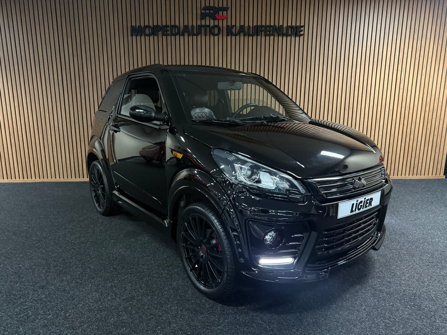 Ligier JS50 Sport Ultimate | Servolenkung | Black on Black Edition | 8 PS leiser DCI Motor | 45 km/h | Rückfahrkamera | Innerhalb 250 KM Kostenlose Lieferung | Mopedauto | Leichtmobile