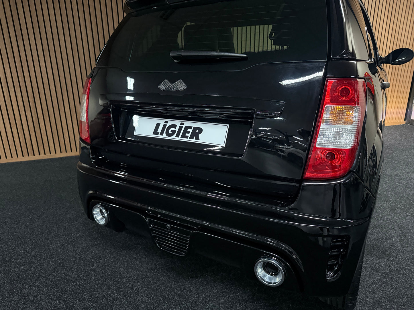 Ligier JS50 Sport Ultimate | Servolenkung | Black on Black Edition | 8 PS leiser DCI Motor | 45 km/h | Rückfahrkamera | Innerhalb 250 KM Kostenlose Lieferung | Mopedauto | Leichtmobile