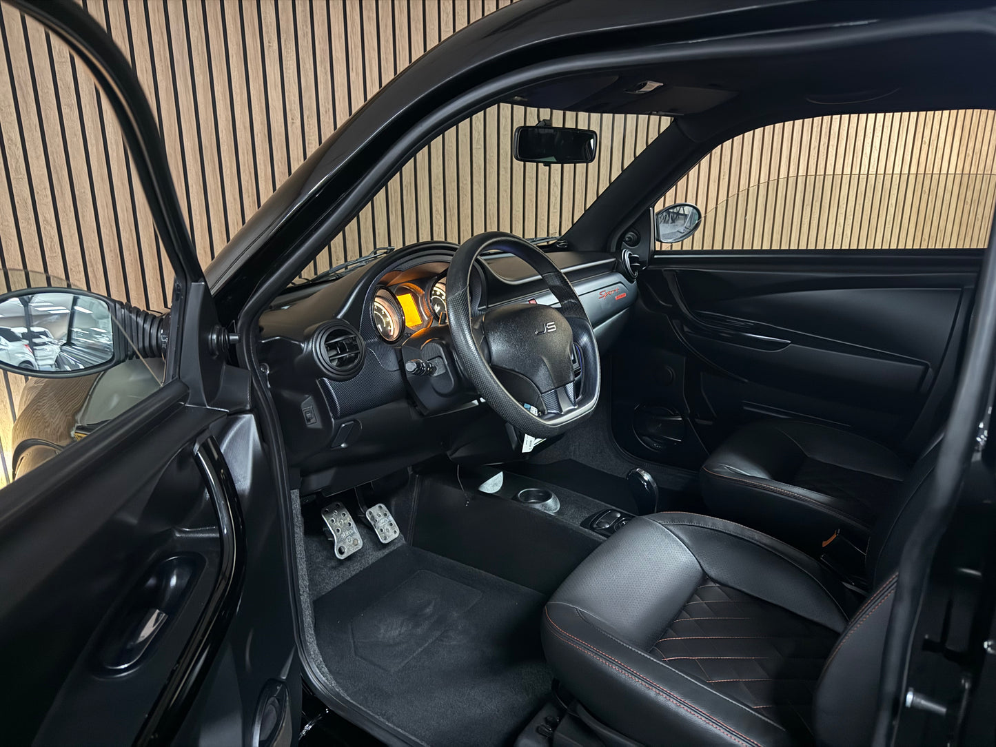 Ligier JS50 Sport Ultimate | Servolenkung | Black on Black Edition | 8 PS leiser DCI Motor | 45 km/h | Rückfahrkamera | Innerhalb 250 KM Kostenlose Lieferung | Mopedauto | Leichtmobile