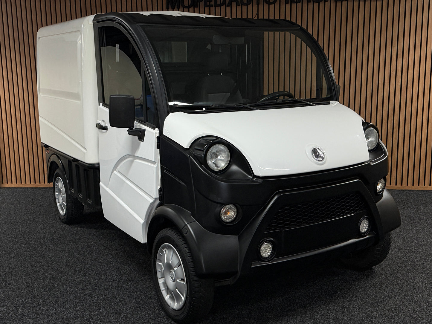 Aixam D-Truck Kastenwagen | 8 PS Motor | 45 km/h | Innerhalb 250 KM Kostenlose Lieferung | Mopedauto | Leichtmobile
