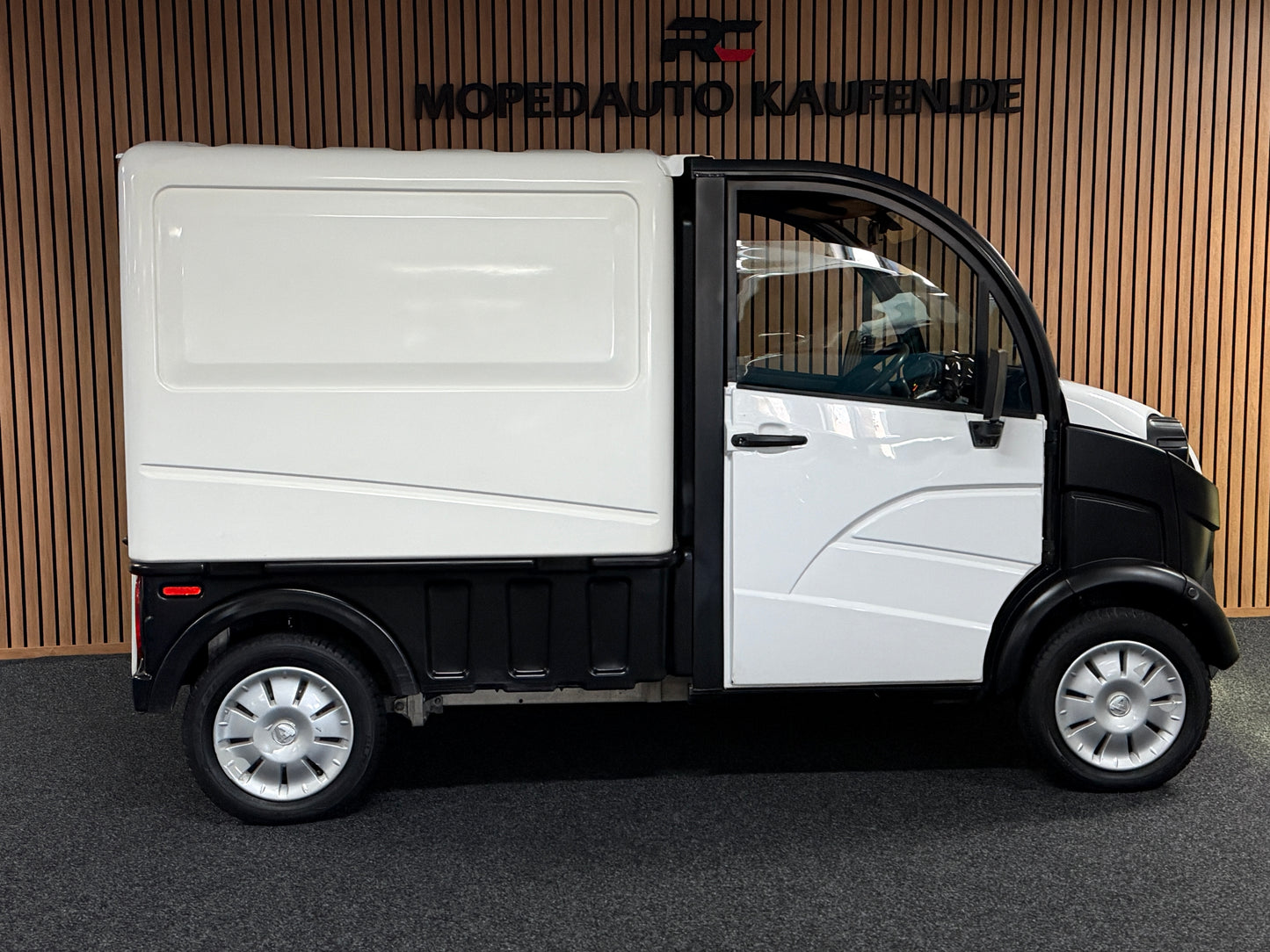 Aixam D-Truck Kastenwagen | 8 PS Motor | 45 km/h | Innerhalb 250 KM Kostenlose Lieferung | Mopedauto | Leichtmobile