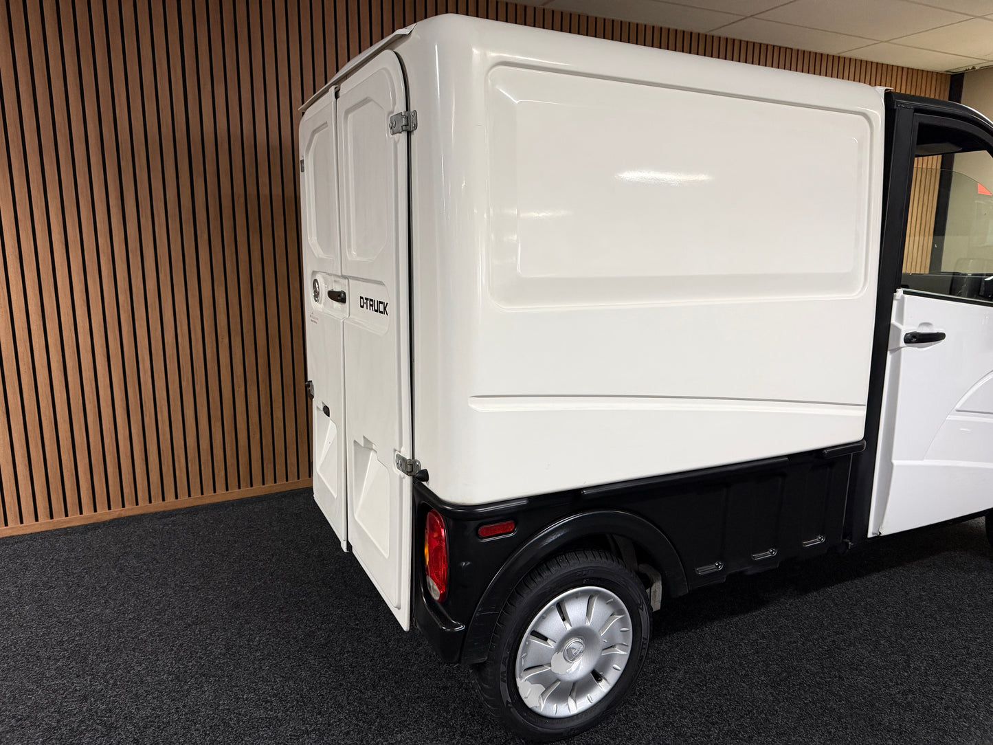 Aixam D-Truck Kastenwagen | 8 PS Motor | 45 km/h | Innerhalb 250 KM Kostenlose Lieferung | Mopedauto | Leichtmobile