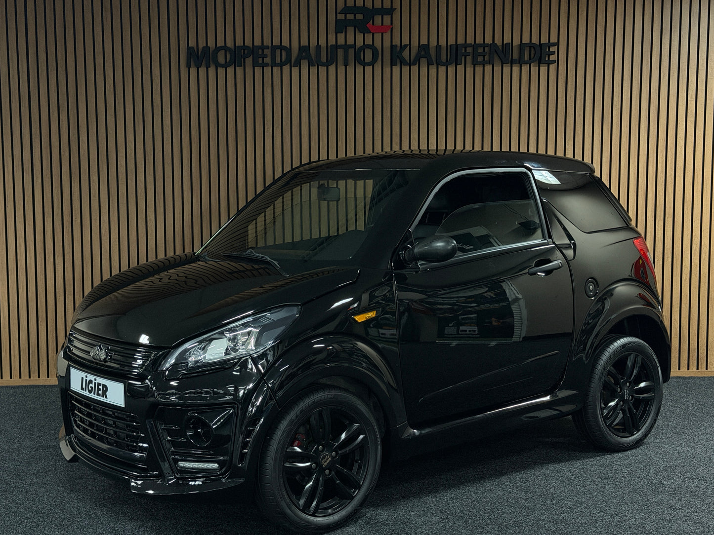Ligier JS50 Sport | Servo | KLIMA !! | Apple Carplay / Black on Black | 8 PS leiser DCI Motor | 45 km/h | Innerhalb 250 KM Kostenlose Lieferung | Mopedauto | Leichtmobile