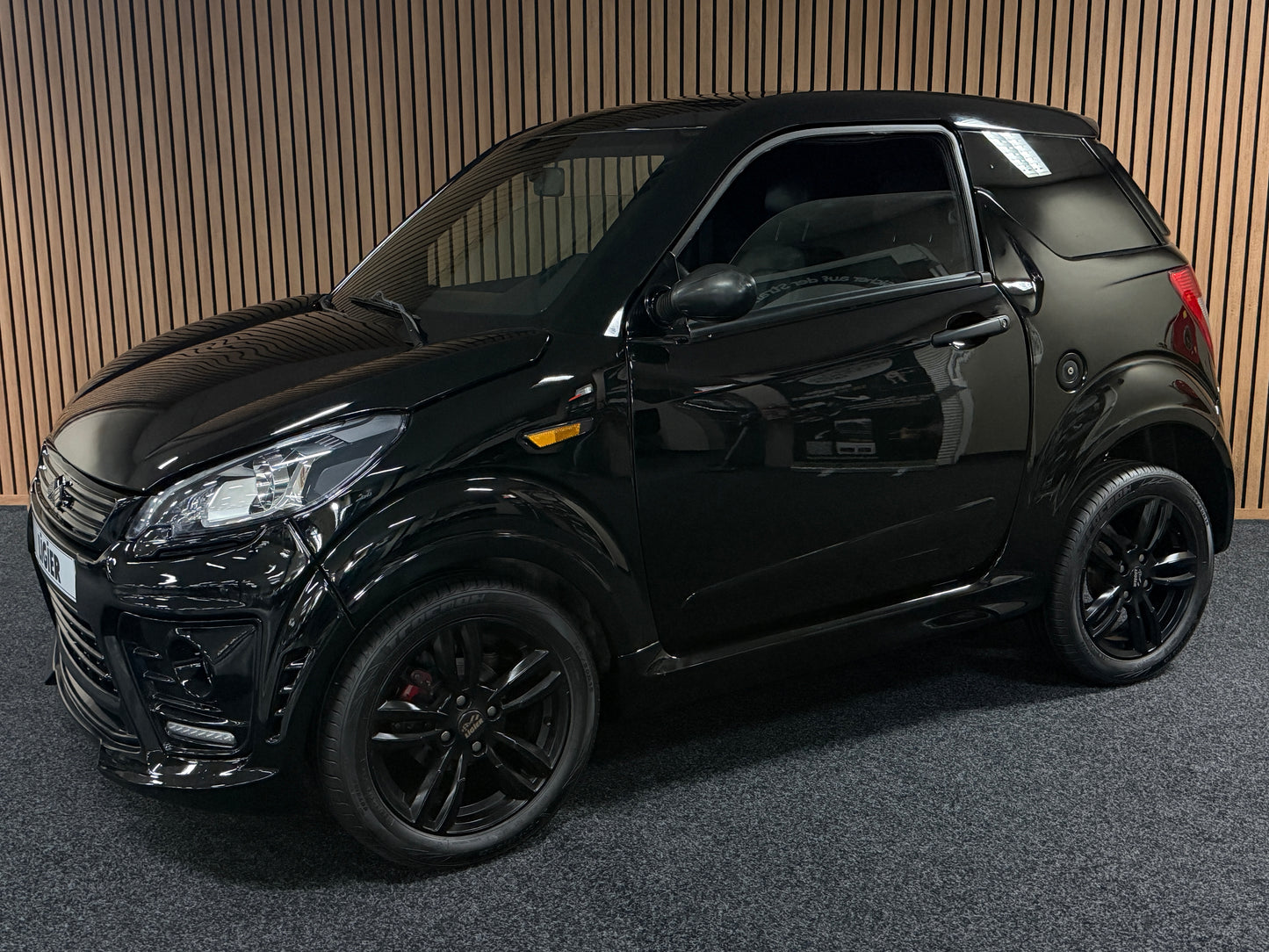 Ligier JS50 Sport | Servo | KLIMA !! | Apple Carplay / Black on Black | 8 PS leiser DCI Motor | 45 km/h | Innerhalb 250 KM Kostenlose Lieferung | Mopedauto | Leichtmobile