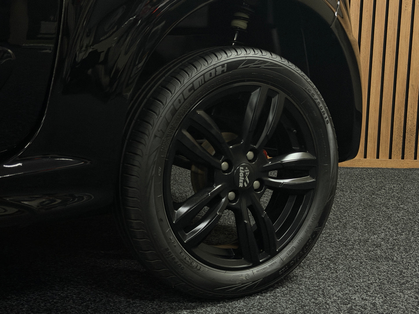Ligier JS50 Sport | Servo | KLIMA !! | Apple Carplay / Black on Black | 8 PS leiser DCI Motor | 45 km/h | Innerhalb 250 KM Kostenlose Lieferung | Mopedauto | Leichtmobile
