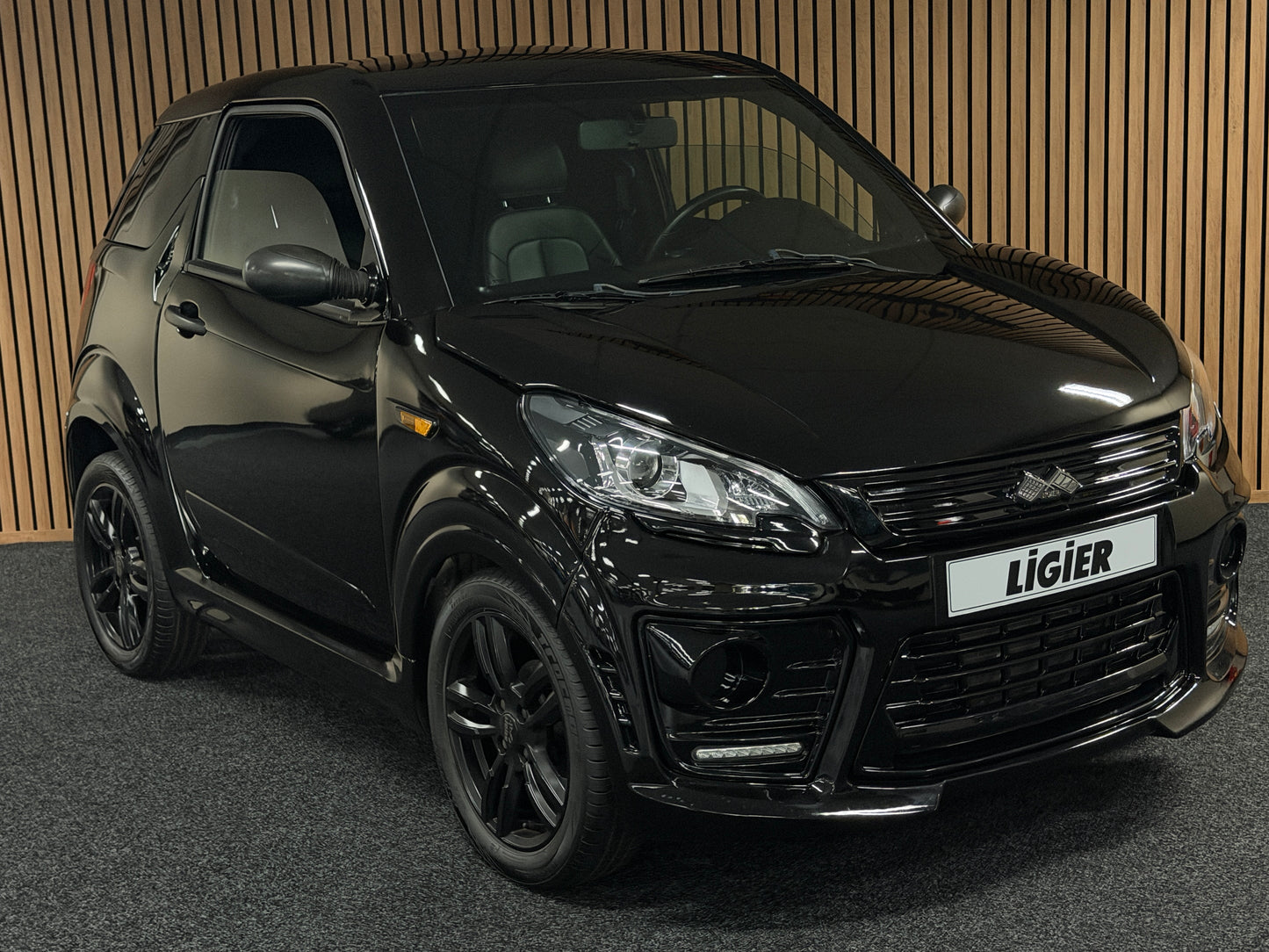 Ligier JS50 Sport | Servo | KLIMA !! | Apple Carplay / Black on Black | 8 PS leiser DCI Motor | 45 km/h | Innerhalb 250 KM Kostenlose Lieferung | Mopedauto | Leichtmobile