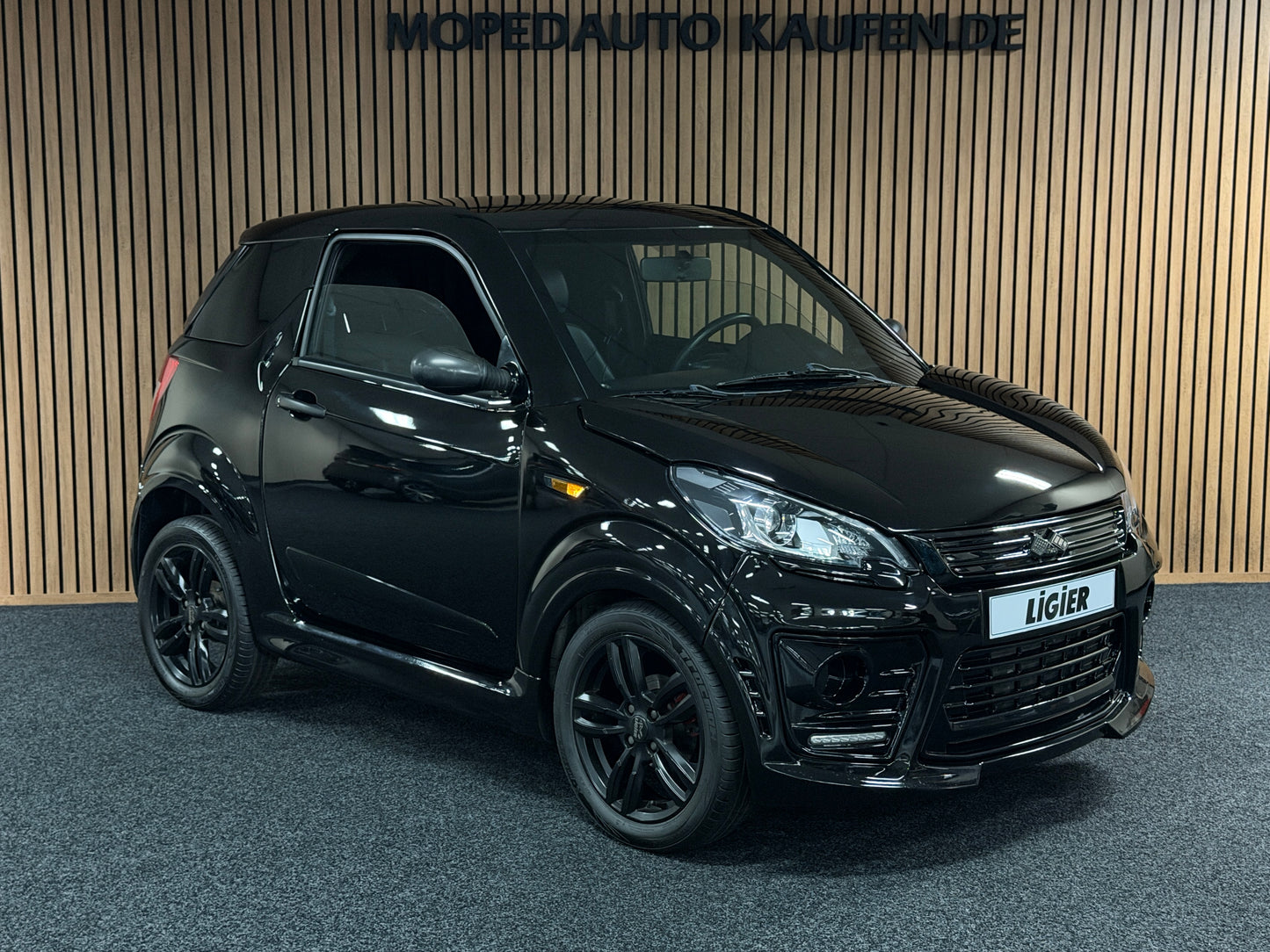 Ligier JS50 Sport | Servo | KLIMA !! | Apple Carplay / Black on Black | 8 PS leiser DCI Motor | 45 km/h | Innerhalb 250 KM Kostenlose Lieferung | Mopedauto | Leichtmobile