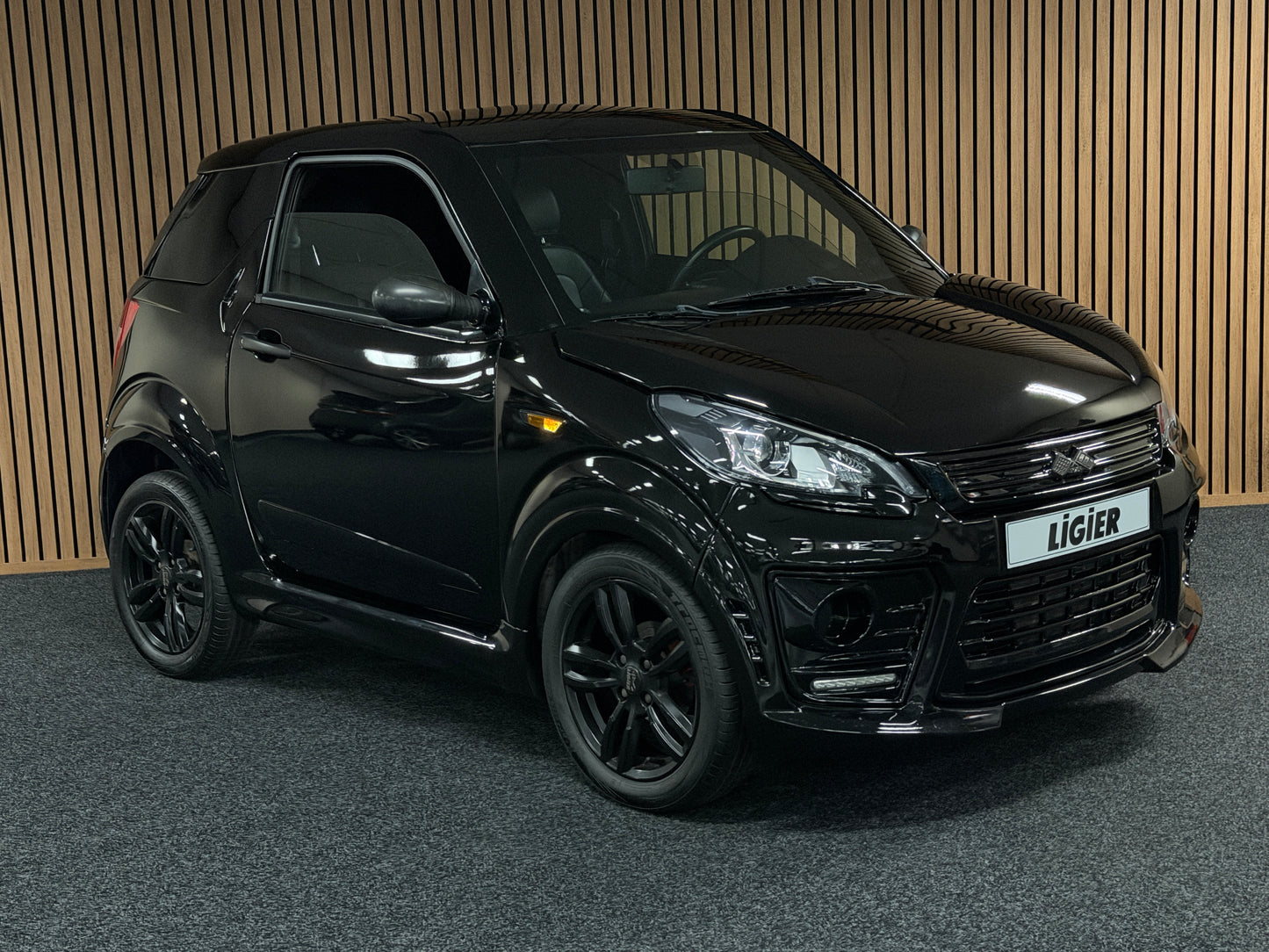 Ligier JS50 Sport | Servo | KLIMA !! | Apple Carplay / Black on Black | 8 PS leiser DCI Motor | 45 km/h | Innerhalb 250 KM Kostenlose Lieferung | Mopedauto | Leichtmobile