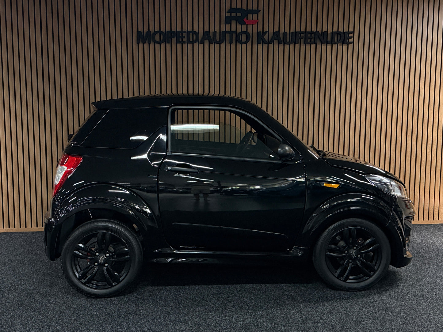 Ligier JS50 Sport | Servo | KLIMA !! | Apple Carplay / Black on Black | 8 PS leiser DCI Motor | 45 km/h | Innerhalb 250 KM Kostenlose Lieferung | Mopedauto | Leichtmobile