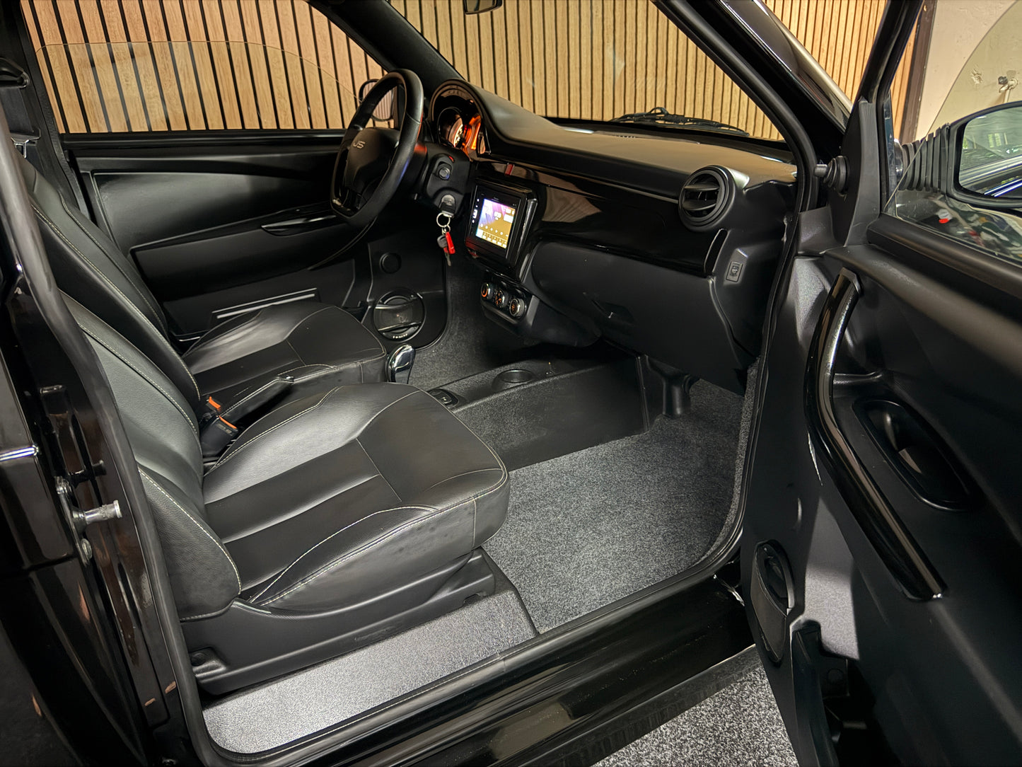Ligier JS50 Sport | Servo | KLIMA !! | Apple Carplay / Black on Black | 8 PS leiser DCI Motor | 45 km/h | Innerhalb 250 KM Kostenlose Lieferung | Mopedauto | Leichtmobile