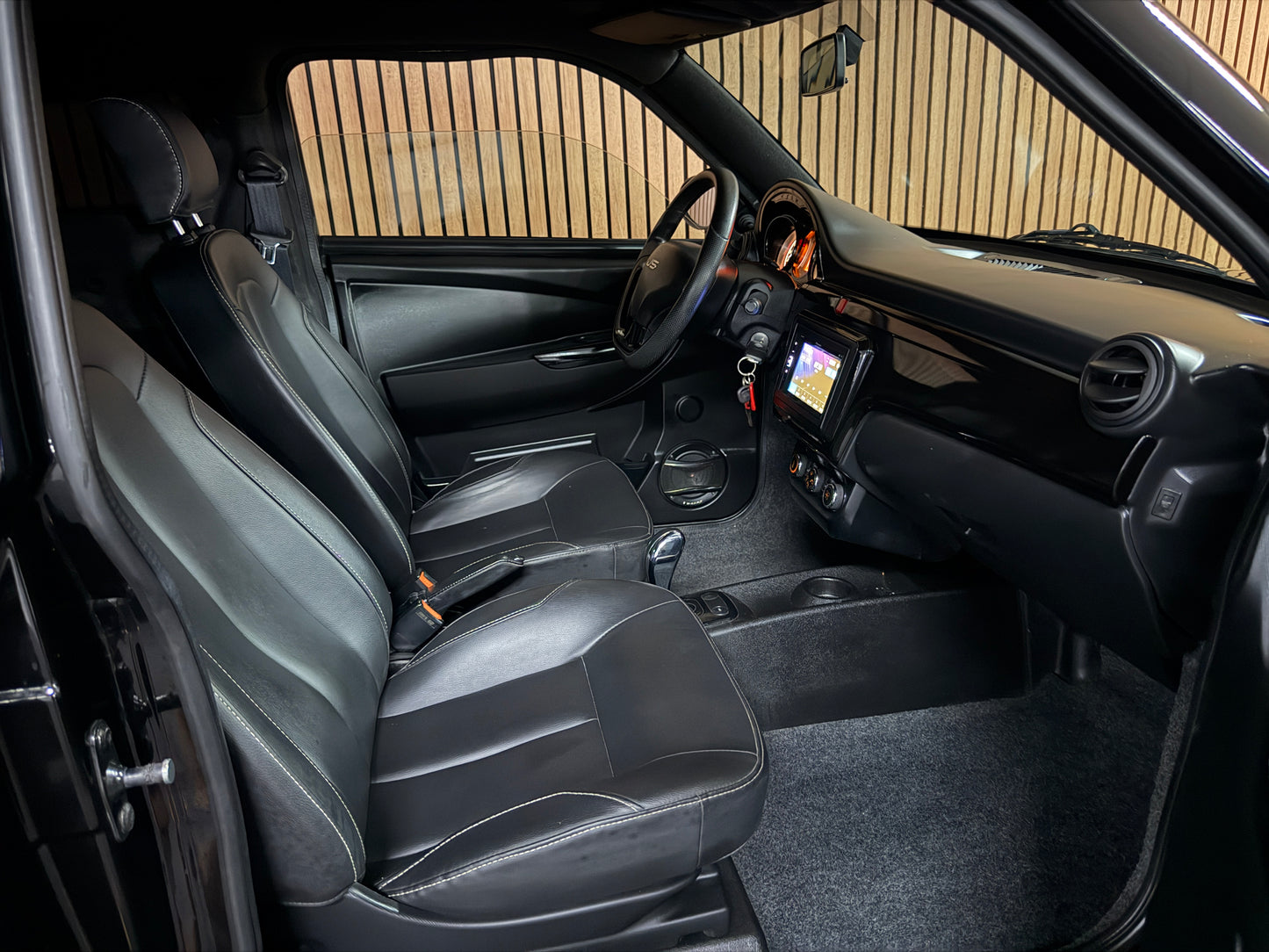 Ligier JS50 Sport | Servo | KLIMA !! | Apple Carplay / Black on Black | 8 PS leiser DCI Motor | 45 km/h | Innerhalb 250 KM Kostenlose Lieferung | Mopedauto | Leichtmobile