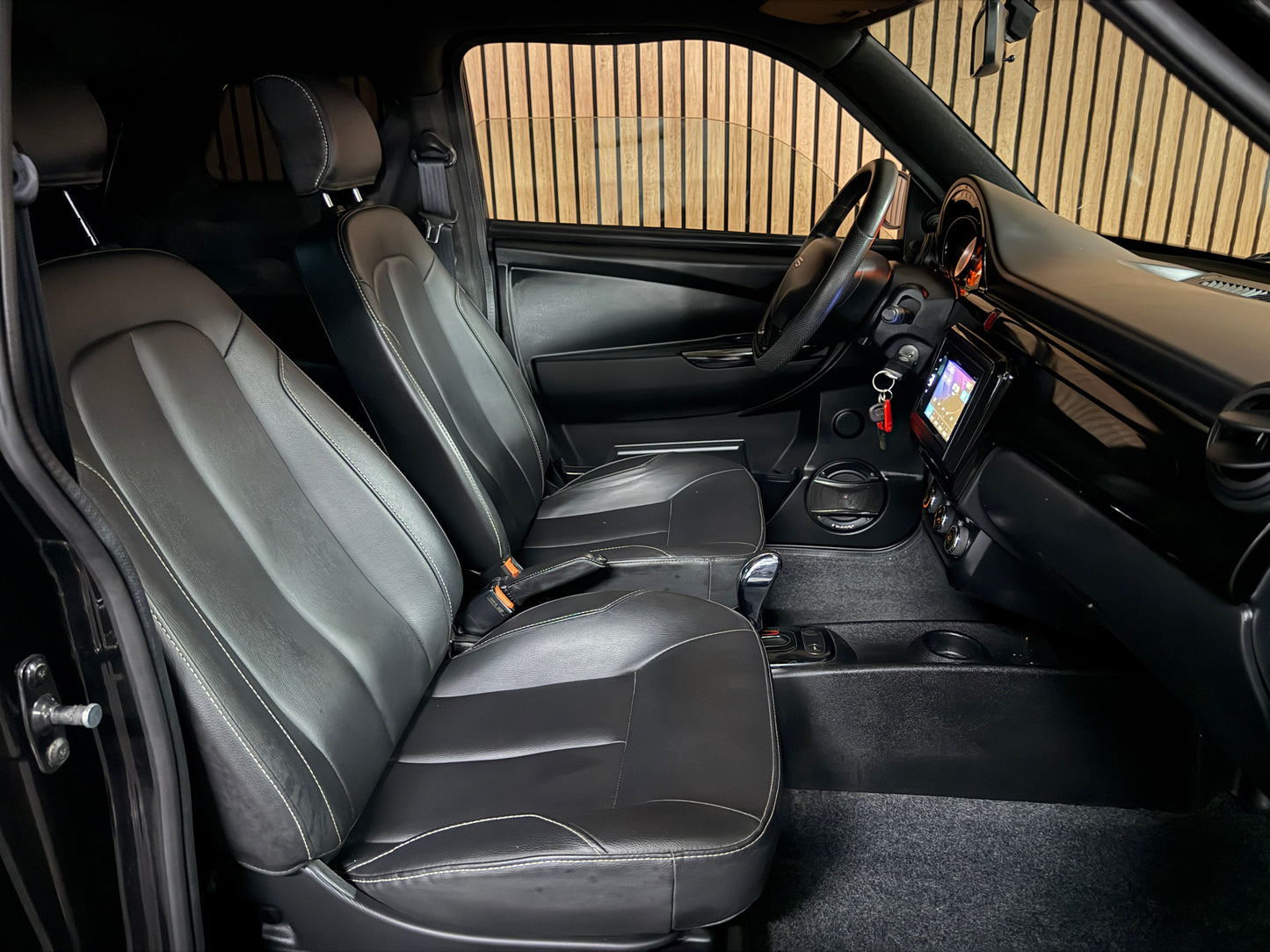 Ligier JS50 Sport | Servo | KLIMA !! | Apple Carplay / Black on Black | 8 PS leiser DCI Motor | 45 km/h | Innerhalb 250 KM Kostenlose Lieferung | Mopedauto | Leichtmobile