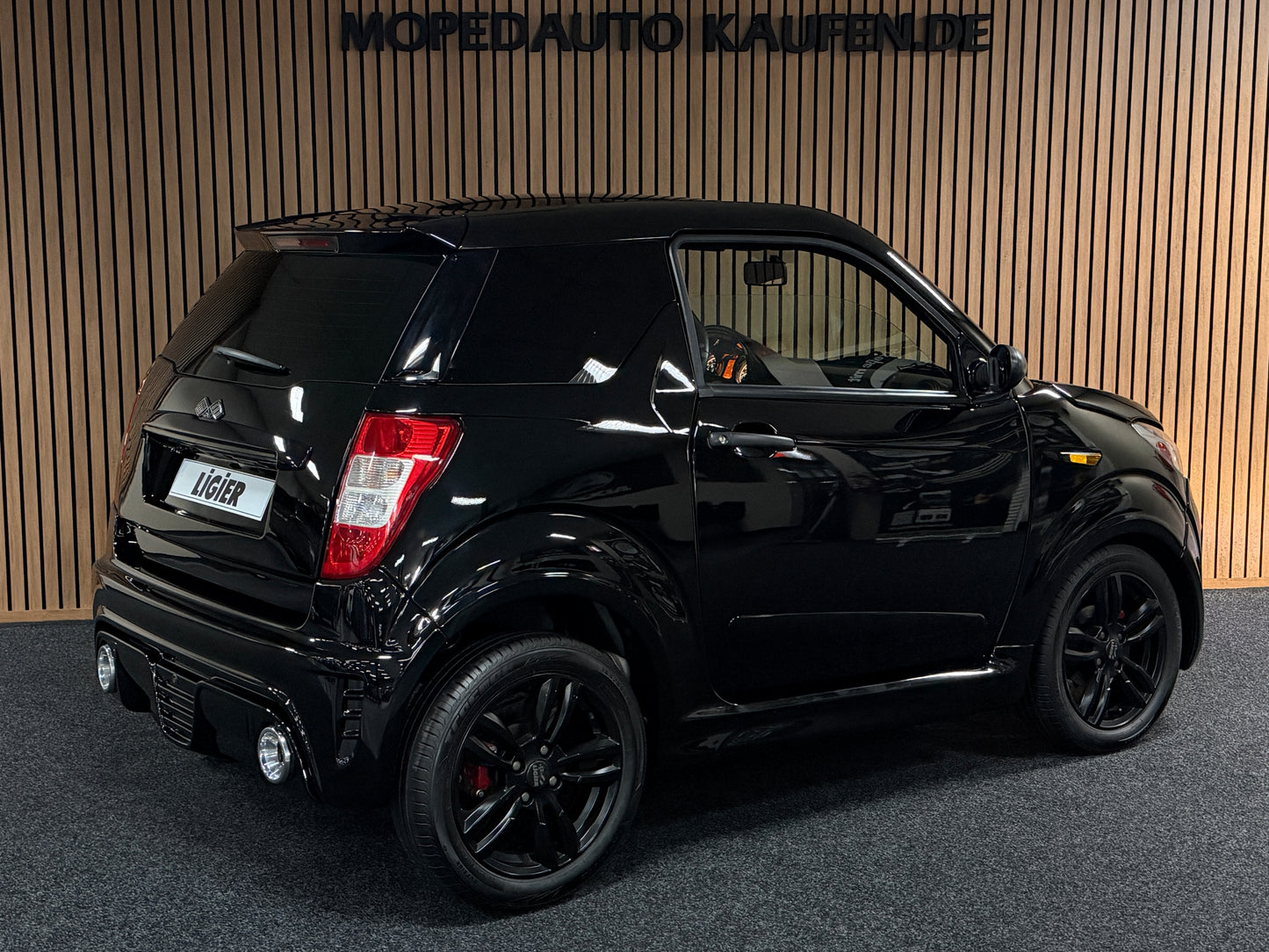 Ligier JS50 Sport | Servo | KLIMA !! | Apple Carplay / Black on Black | 8 PS leiser DCI Motor | 45 km/h | Innerhalb 250 KM Kostenlose Lieferung | Mopedauto | Leichtmobile