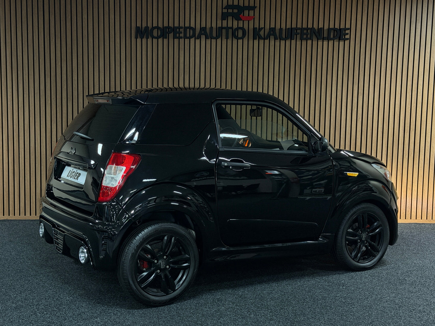 Ligier JS50 Sport | Servo | KLIMA !! | Apple Carplay / Black on Black | 8 PS leiser DCI Motor | 45 km/h | Innerhalb 250 KM Kostenlose Lieferung | Mopedauto | Leichtmobile
