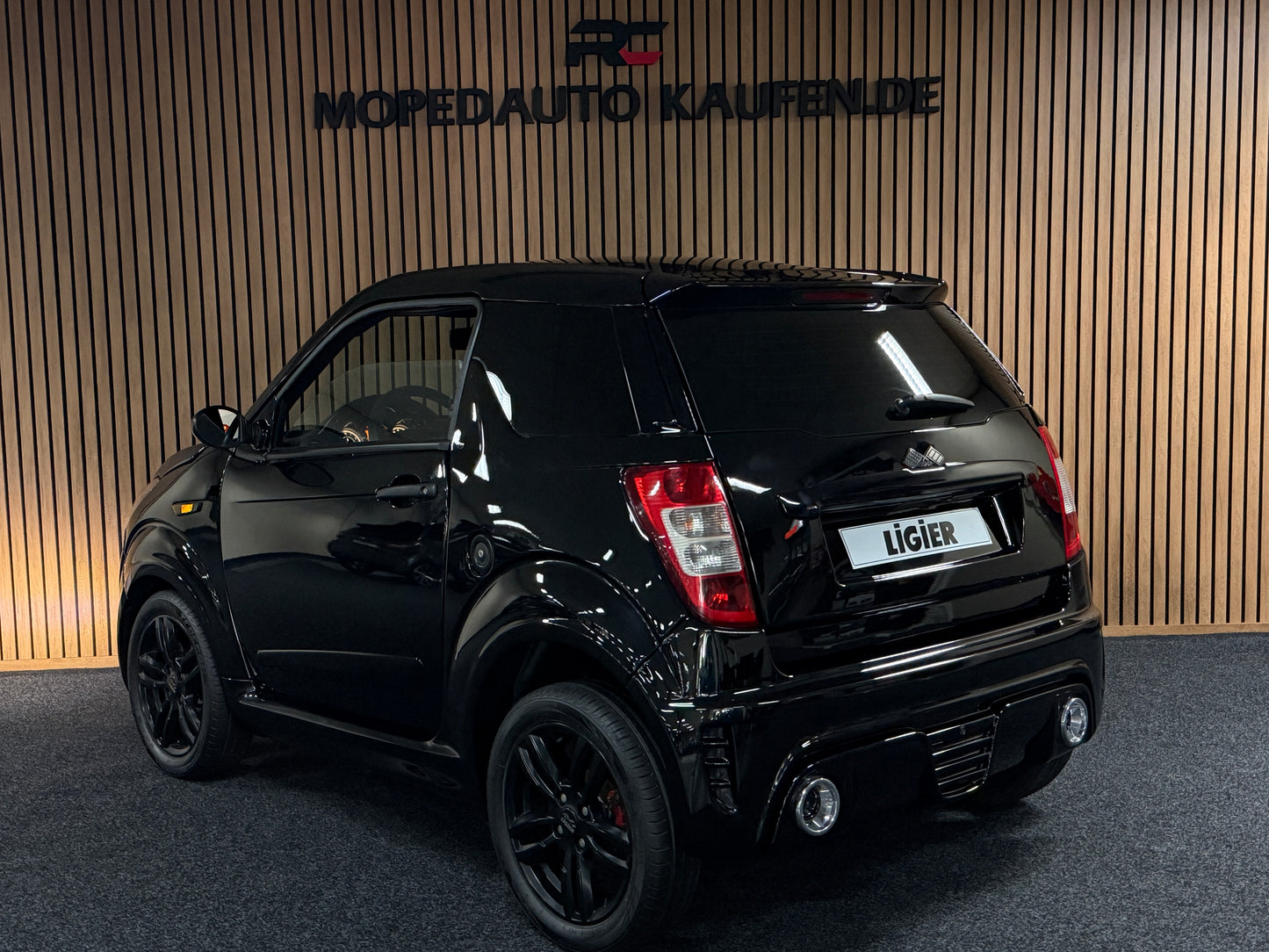 Ligier JS50 Sport | Servo | KLIMA !! | Apple Carplay / Black on Black | 8 PS leiser DCI Motor | 45 km/h | Innerhalb 250 KM Kostenlose Lieferung | Mopedauto | Leichtmobile