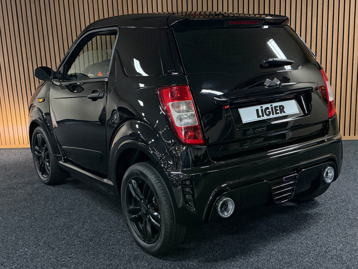 Ligier JS50 Sport | Servo | KLIMA !! | Apple Carplay / Black on Black | 8 PS leiser DCI Motor | 45 km/h | Innerhalb 250 KM Kostenlose Lieferung | Mopedauto | Leichtmobile