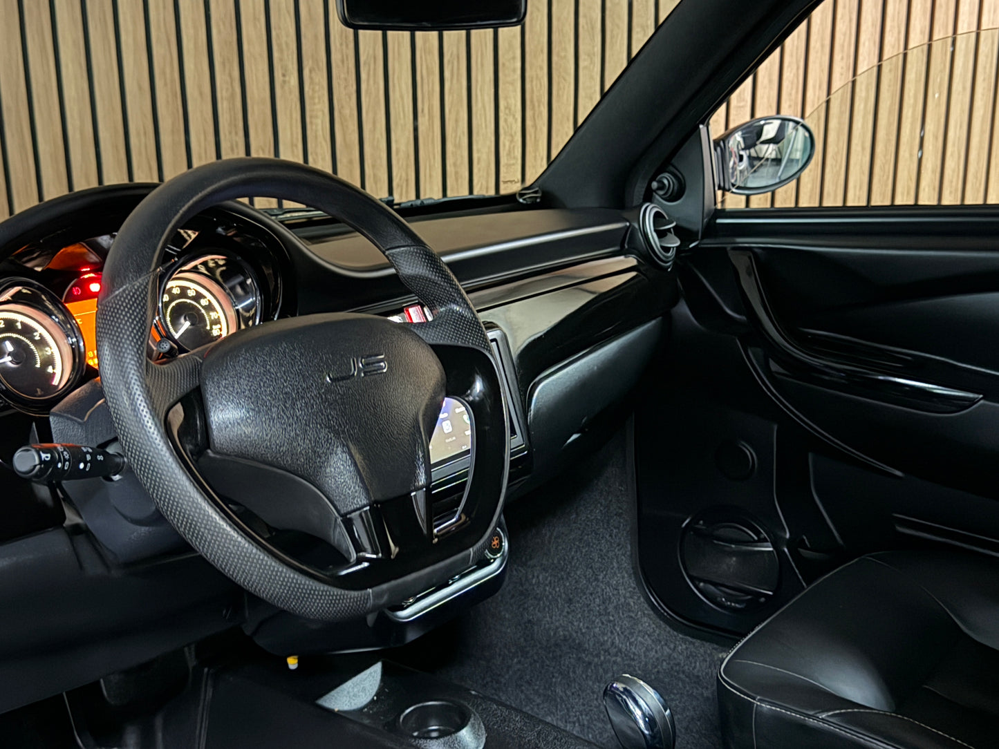 Ligier JS50 Sport | Servo | KLIMA !! | Apple Carplay / Black on Black | 8 PS leiser DCI Motor | 45 km/h | Innerhalb 250 KM Kostenlose Lieferung | Mopedauto | Leichtmobile