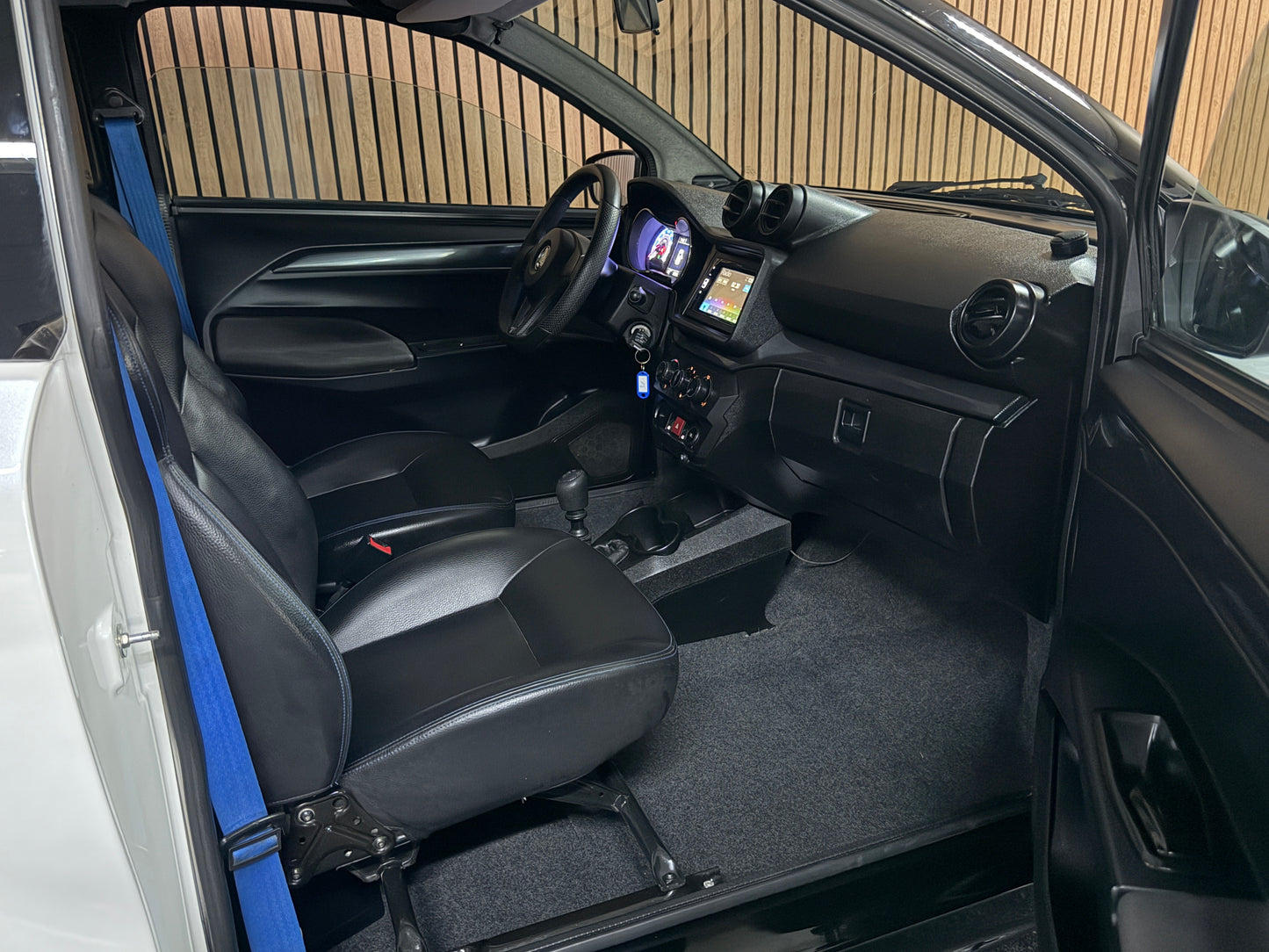 Aixam GTO Sport Weiß | 8 PS Kubota Motor | 45 km/h | Rückfahrkamera / Apple Carplay / Blaue Sicherheitsgurte / GTO Sportsitze | Innerhalb 250 KM Kostenlose Lieferung | Mopedauto | Leichtmobile