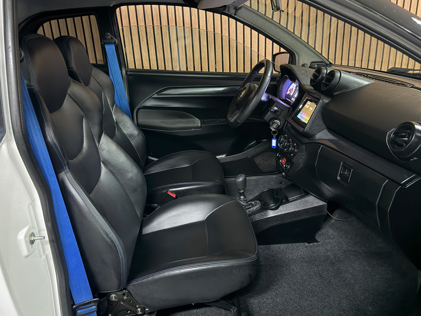 Aixam GTO Sport Weiß | 8 PS Kubota Motor | 45 km/h | Rückfahrkamera / Apple Carplay / Blaue Sicherheitsgurte / GTO Sportsitze | Innerhalb 250 KM Kostenlose Lieferung | Mopedauto | Leichtmobile