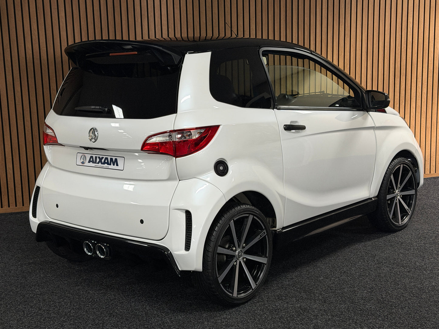 Aixam GTO Sport Weiß | 8 PS Kubota Motor | 45 km/h | Rückfahrkamera / Apple Carplay / Blaue Sicherheitsgurte / GTO Sportsitze | Innerhalb 250 KM Kostenlose Lieferung | Mopedauto | Leichtmobile