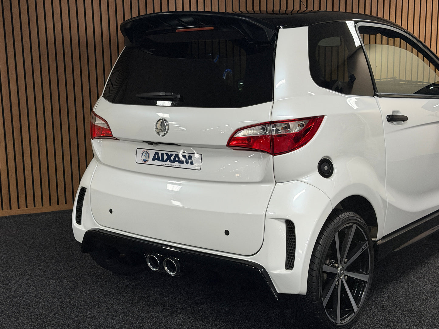 Aixam GTO Sport Weiß | 8 PS Kubota Motor | 45 km/h | Rückfahrkamera / Apple Carplay / Blaue Sicherheitsgurte / GTO Sportsitze | Innerhalb 250 KM Kostenlose Lieferung | Mopedauto | Leichtmobile