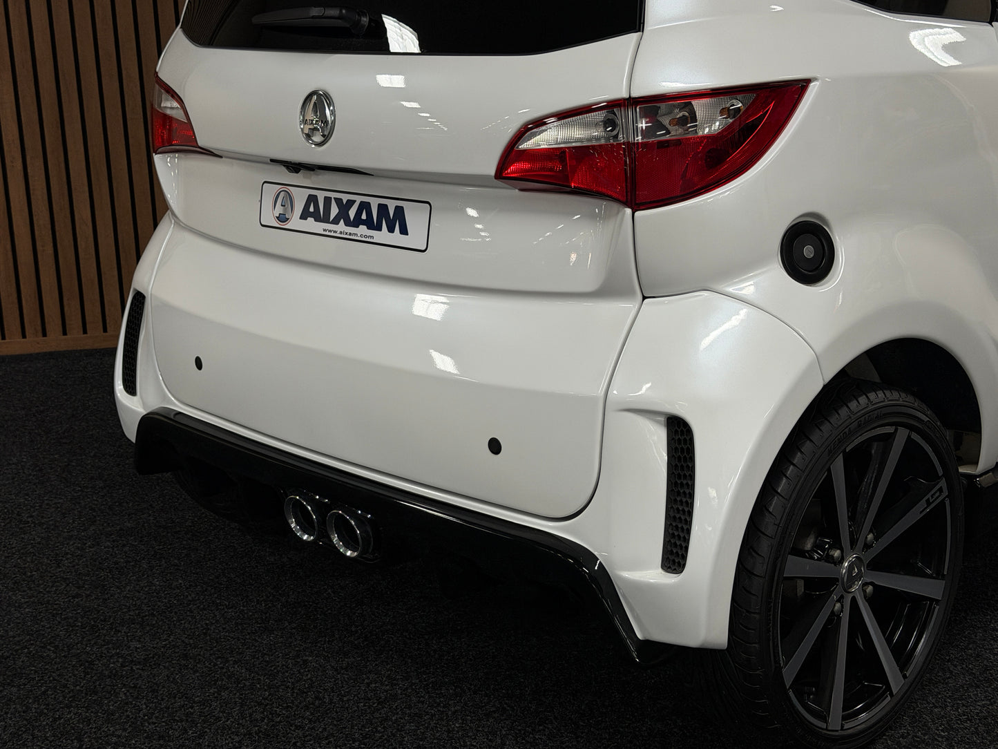 Aixam GTO Sport Weiß | 8 PS Kubota Motor | 45 km/h | Rückfahrkamera / Apple Carplay / Blaue Sicherheitsgurte / GTO Sportsitze | Innerhalb 250 KM Kostenlose Lieferung | Mopedauto | Leichtmobile