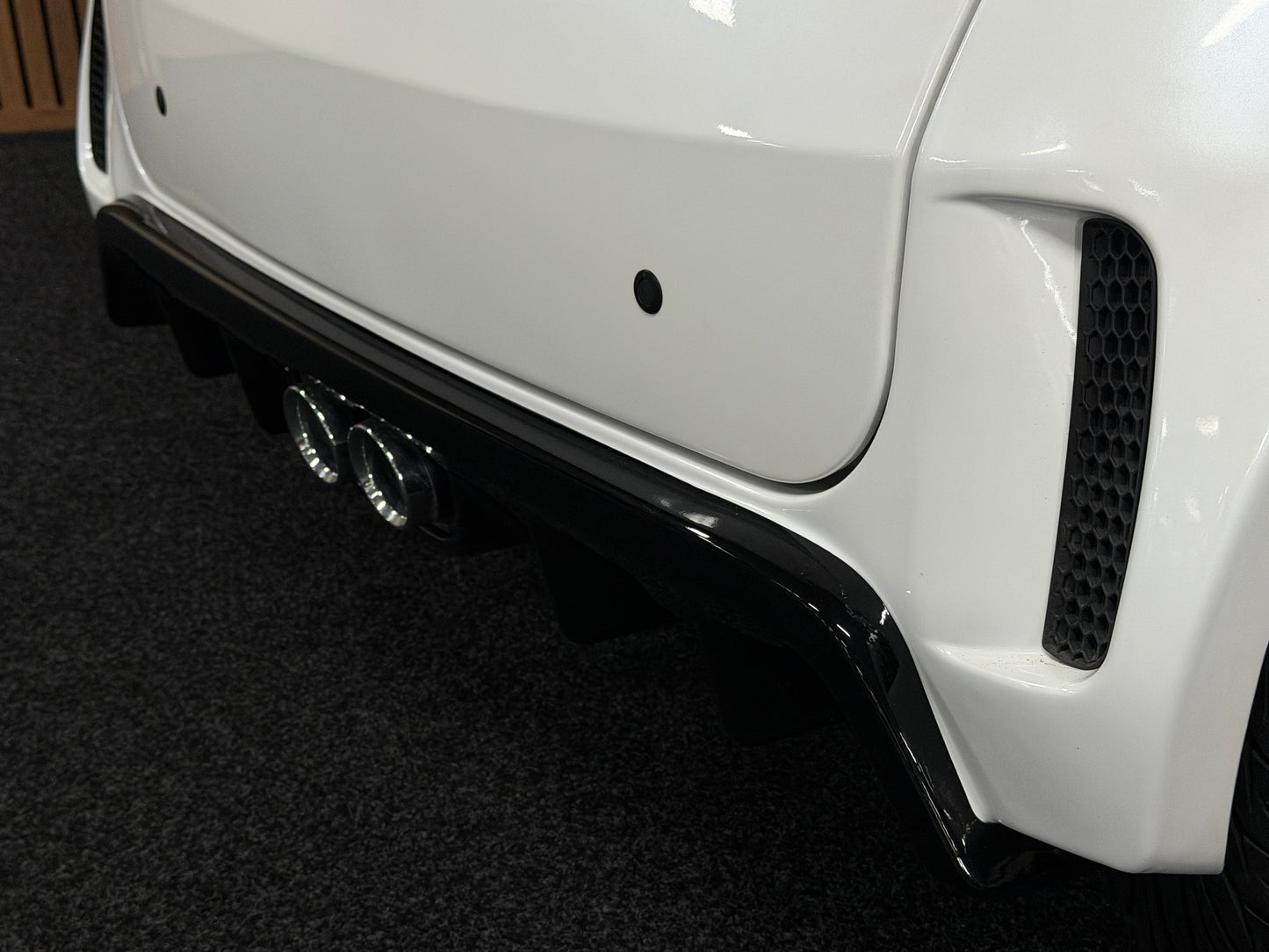 Aixam GTO Sport Weiß | 8 PS Kubota Motor | 45 km/h | Rückfahrkamera / Apple Carplay / Blaue Sicherheitsgurte / GTO Sportsitze | Innerhalb 250 KM Kostenlose Lieferung | Mopedauto | Leichtmobile