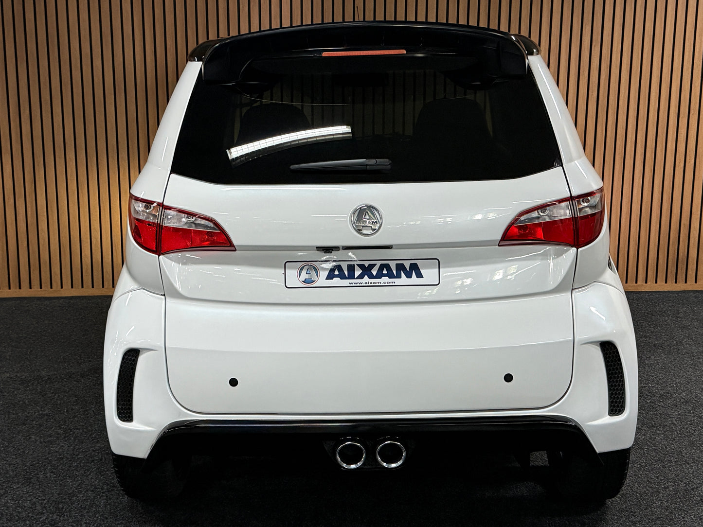 Aixam GTO Sport Weiß | 8 PS Kubota Motor | 45 km/h | Rückfahrkamera / Apple Carplay / Blaue Sicherheitsgurte / GTO Sportsitze | Innerhalb 250 KM Kostenlose Lieferung | Mopedauto | Leichtmobile