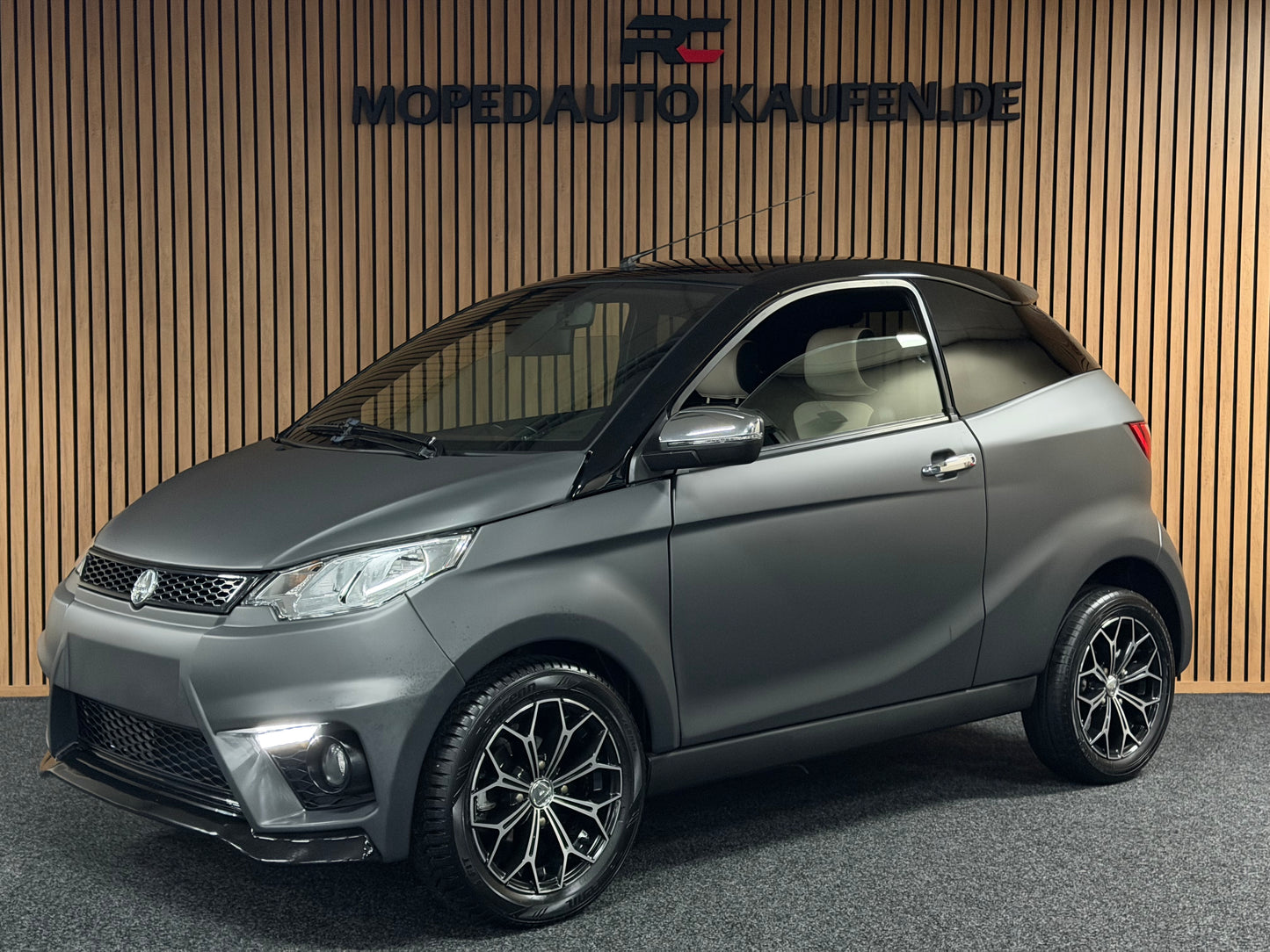 Aixam Coupé Sport Matt Grau |  8 PS Kubota | Rückfahrkamera | Multi-Media Touch | 45 km/h | Innerhalb 250 KM Kostenlose Lieferung | Mopedauto | Leichtmobile