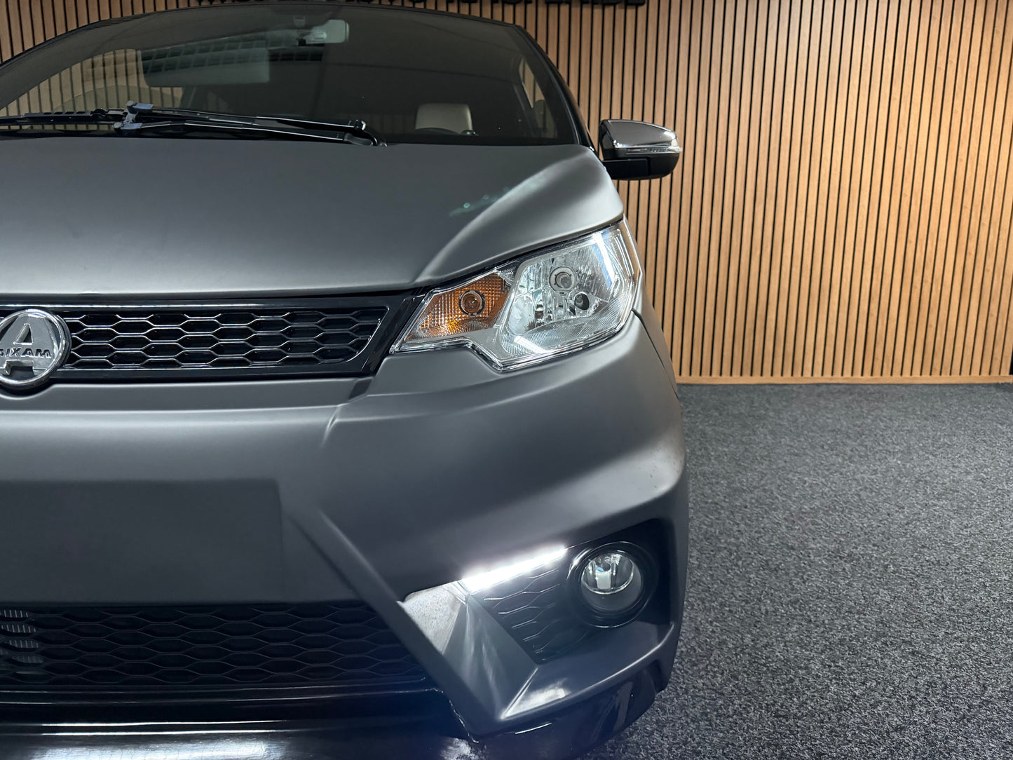 Aixam Coupé Sport Matt Grau |  8 PS Kubota | Rückfahrkamera | Multi-Media Touch | 45 km/h | Innerhalb 250 KM Kostenlose Lieferung | Mopedauto | Leichtmobile