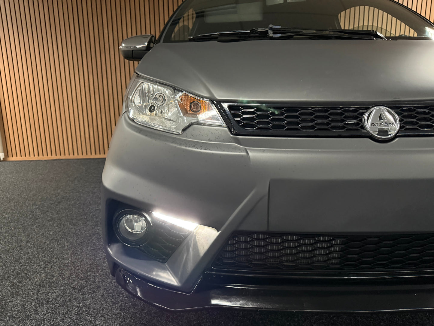 Aixam Coupé Sport Matt Grau |  8 PS Kubota | Rückfahrkamera | Multi-Media Touch | 45 km/h | Innerhalb 250 KM Kostenlose Lieferung | Mopedauto | Leichtmobile