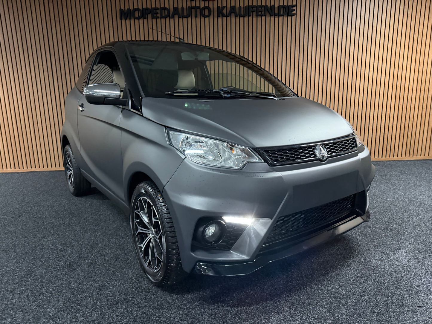 Aixam Coupé Sport Matt Grau |  8 PS Kubota | Rückfahrkamera | Multi-Media Touch | 45 km/h | Innerhalb 250 KM Kostenlose Lieferung | Mopedauto | Leichtmobile