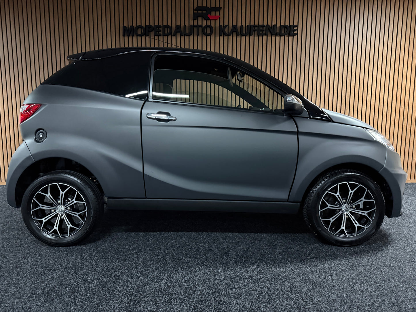 Aixam Coupé Sport Matt Grau |  8 PS Kubota | Rückfahrkamera | Multi-Media Touch | 45 km/h | Innerhalb 250 KM Kostenlose Lieferung | Mopedauto | Leichtmobile