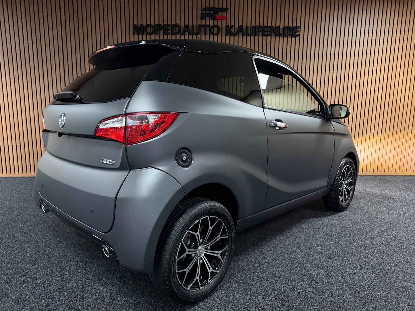 Aixam Coupé Sport Matt Grau |  8 PS Kubota | Rückfahrkamera | Multi-Media Touch | 45 km/h | Innerhalb 250 KM Kostenlose Lieferung | Mopedauto | Leichtmobile