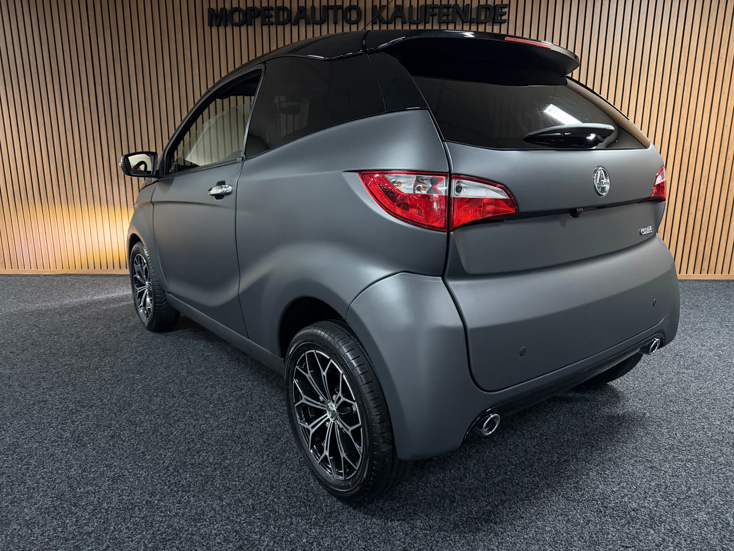 Aixam Coupé Sport Matt Grau |  8 PS Kubota | Rückfahrkamera | Multi-Media Touch | 45 km/h | Innerhalb 250 KM Kostenlose Lieferung | Mopedauto | Leichtmobile