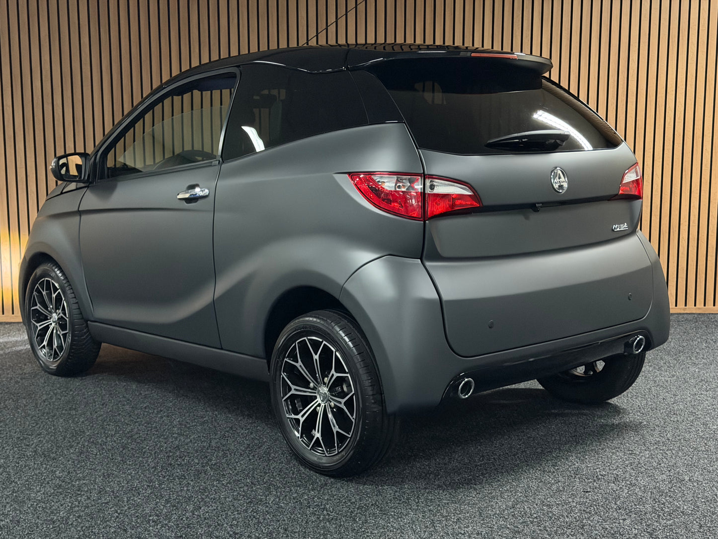 Aixam Coupé Sport Matt Grau |  8 PS Kubota | Rückfahrkamera | Multi-Media Touch | 45 km/h | Innerhalb 250 KM Kostenlose Lieferung | Mopedauto | Leichtmobile