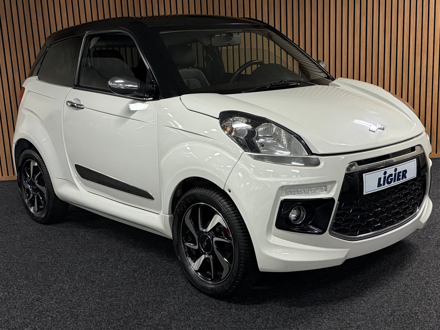 Ligier JS50L (long) Sport | 1. Besitzer | leiser DCI Motor | Rückfahrkamera | 45 km/h | Innerhalb 250 KM Kostenlose Lieferung | Mopedauto | Leichtmobile