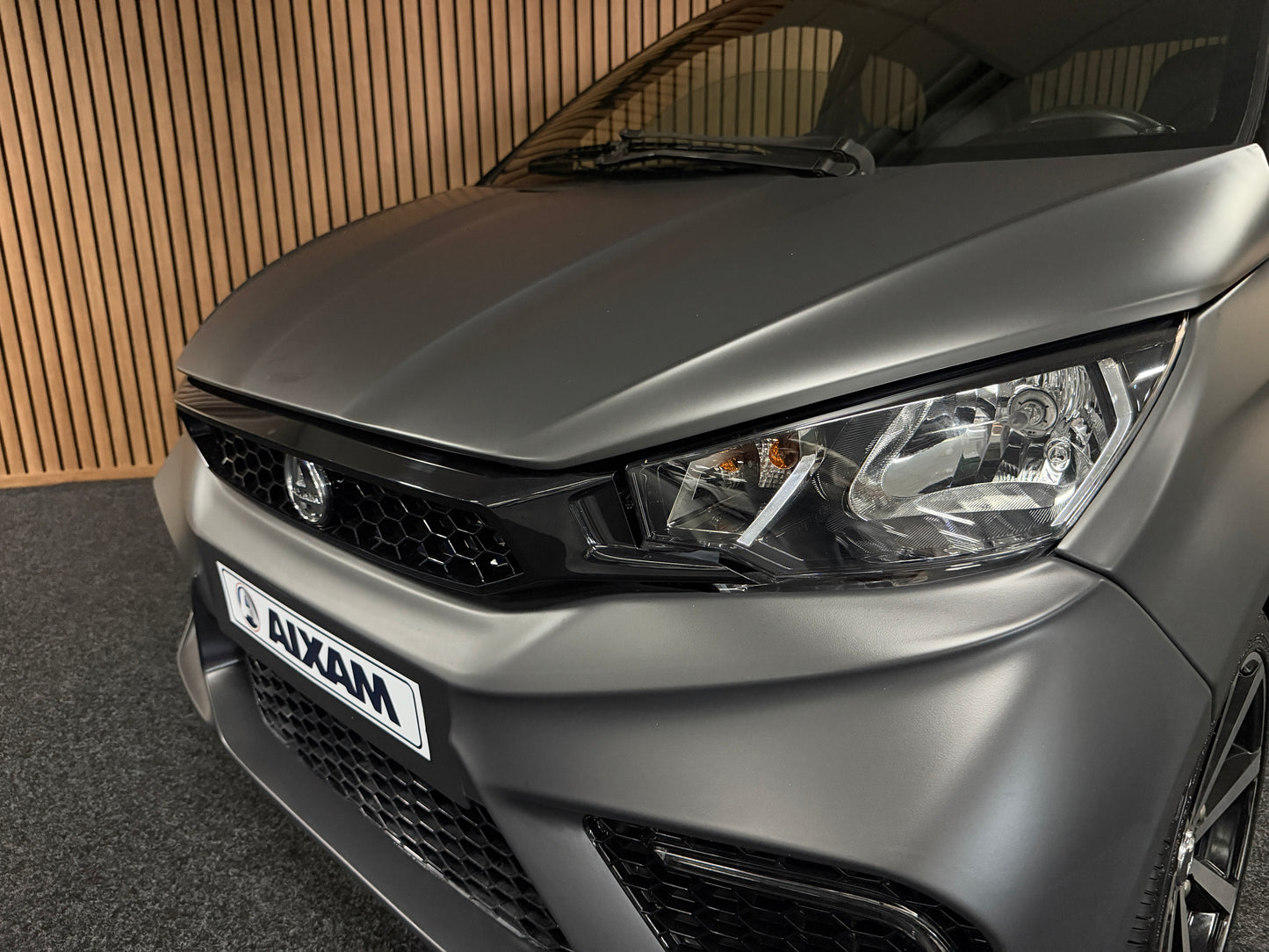 Aixam GTI Coupe Matt Grau 2023 / Apple Carplay / Spotify / DAB+ | 8 PS Kubota Motor | 45 km/h | Rückfahrkamera | Innerhalb 250 KM Kostenlose Lieferung | Mopedauto | Leichtmobile